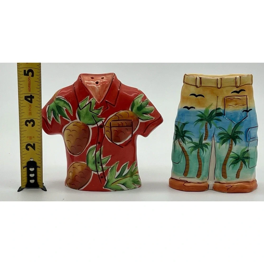 Salt‎ Pepper Shakers Figurines Tiki Bar Hawaiian Shirts Tropical Clay Art Aloha